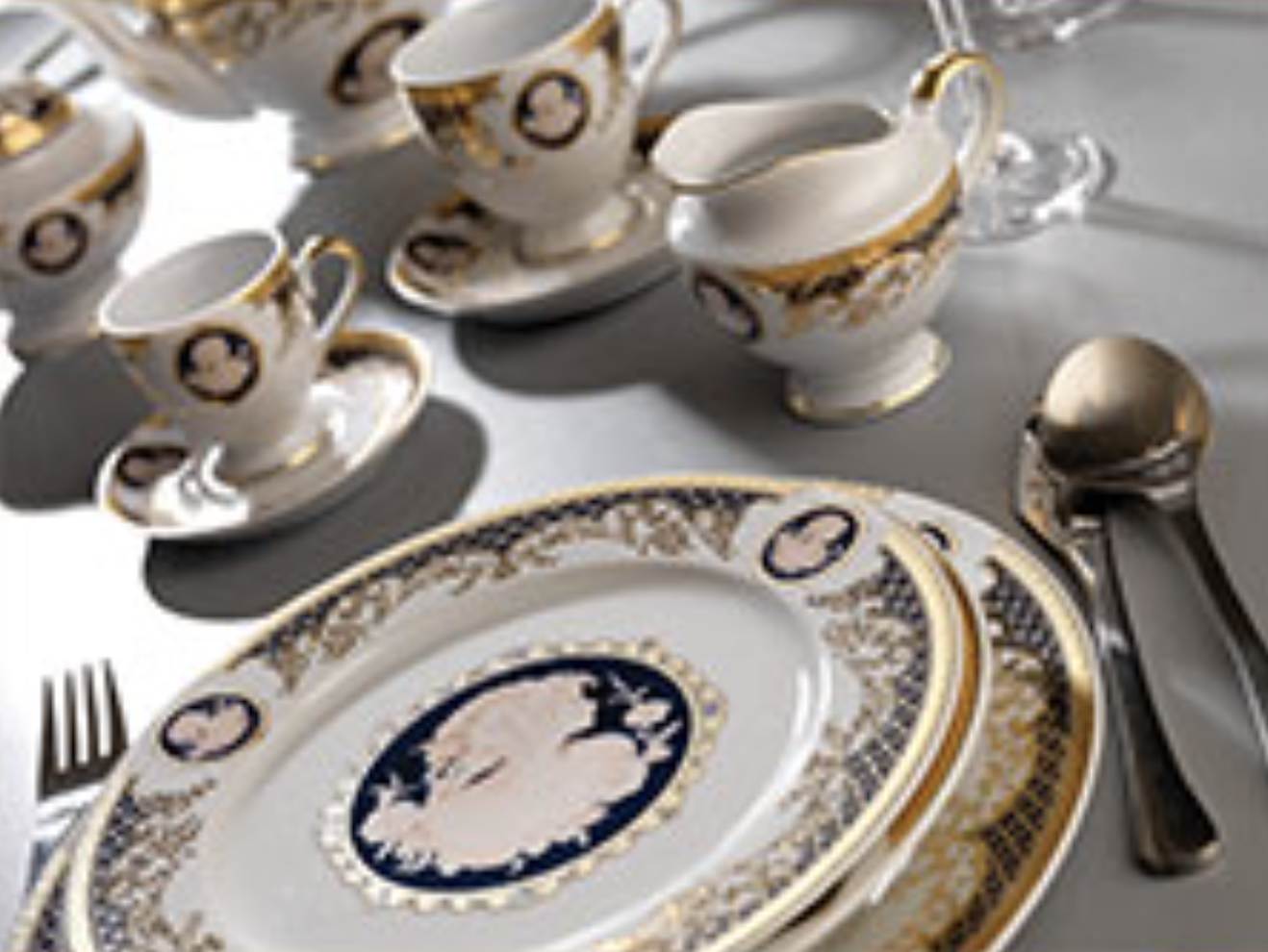 Porcelain dinnerware set